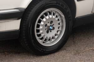 Image 27/50 of BMW 320i (1987)