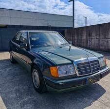 Bild 3/37 von Mercedes-Benz 200 E (1989)