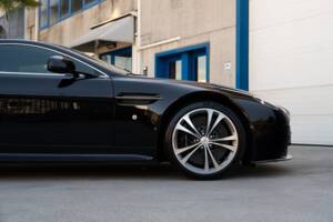 Image 31/83 de Aston Martin V12 Vantage (2009)