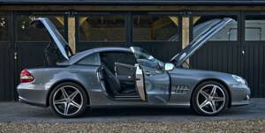 Image 23/50 of Mercedes-Benz SL 500 (2008)
