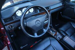 Immagine 21/50 di Mercedes-Benz 300 CE-24 3.4 AMG (1993)