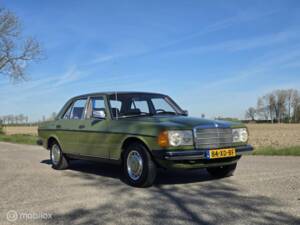 Imagen 4/50 de Mercedes-Benz 200 D (1982)