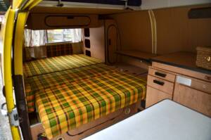 Image 17/18 of Volkswagen T2b panel van (1978)