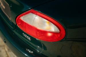 Image 18/50 of Jaguar XK8 4.0 (1998)