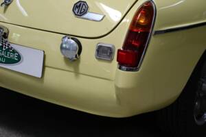 Bild 30/34 von MG MGB GT (1966)