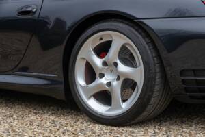 Bild 44/50 von Porsche 911 Carrera 4S (2003)