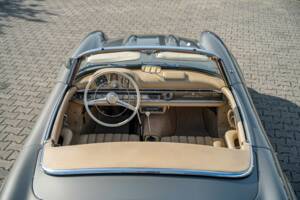 Image 27/38 of Mercedes-Benz 300 SL Roadster (1961)