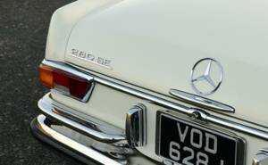 Image 21/50 of Mercedes-Benz 280 SE (1971)