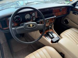 Bild 36/67 von Jaguar XJ 12 (1989)