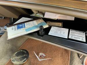 Bild 14/20 von Cadillac Coupe DeVille (1974)