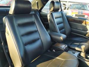 Image 22/36 of Mercedes-Benz 230 CE (1989)