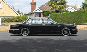 Image 2/21 of Daimler XJ 6 4.0 (1990)