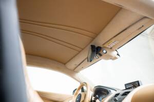 Image 18/32 of Aston Martin Vanquish (2013)