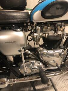 Immagine 2/12 di Triumph T 120 Bonneville (1961)