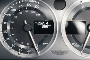 Image 34/38 of Aston Martin Virage (2012)