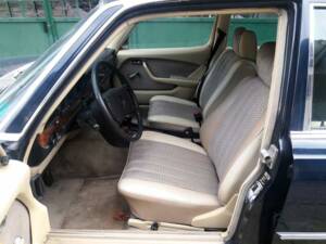 Image 11/25 de Mercedes-Benz 280 SE (1979)