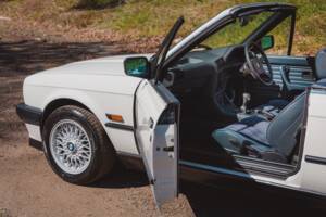 Bild 20/36 von BMW 318i (1991)