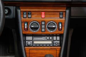 Image 20/40 de Mercedes-Benz E 220 (1995)