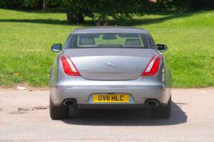 Image 35/50 of Jaguar XJ 5.0 (2011)