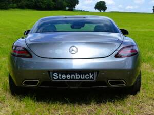 Mercedes-Benz SLS AMG  Coupé Flügeltürer alubeam silver (MB 047) 2010