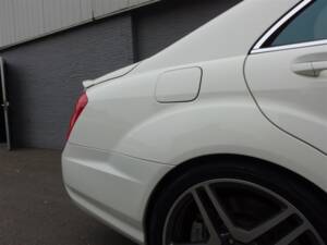 Image 27/99 of Mercedes-Benz S 65 AMG L (2006)