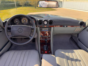 Afbeelding 42/59 van Mercedes-Benz 560 SL (1986)