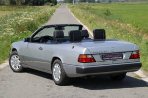 Image 33/39 of Mercedes-Benz 300 CE-24 (1992)