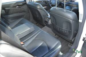 Image 28/50 of Mercedes-Benz E 500 T (2004)