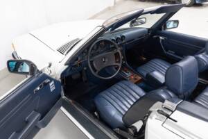 Image 11/35 de Mercedes-Benz 500 SL (1984)