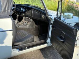 Image 7/18 of MG MGB (1975)