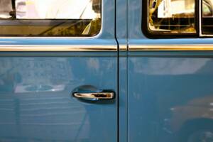 Image 12/33 of Volkswagen T2a minibus (1970)