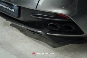 Image 15/25 of Aston Martin DBS Superleggera Volante (2020)