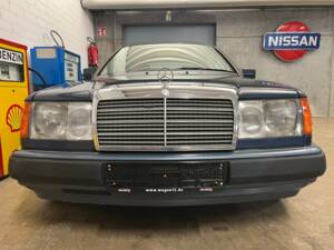 Bild 3/19 von Mercedes-Benz 320 CE (1992)