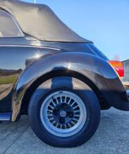 Bild 18/35 von Volkswagen Käfer 1303 LS (1975)