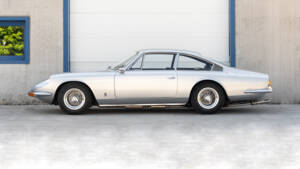 Image 2/69 de Ferrari 365 GT 2+2 (1969)
