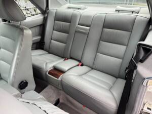 Image 36/100 of Mercedes-Benz 300 CE (1992)