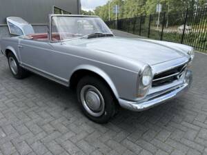 Image 3/50 of Mercedes-Benz 230 SL (1966)