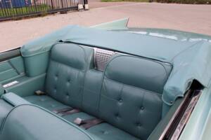 Image 18/29 of Cadillac 62 Convertible (1963)
