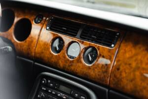 Immagine 17/28 di Jaguar XK8 4.0 (1999)