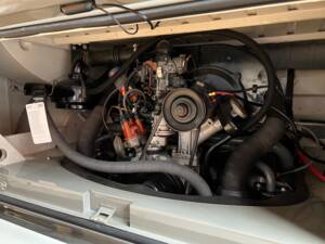 Image 32/36 of Volkswagen T1 minibus (1963)