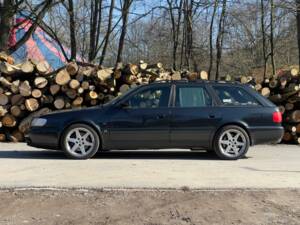 Image 18/34 of Audi S6 Avant (1996)