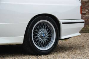Image 22/50 of BMW M3 (1990)