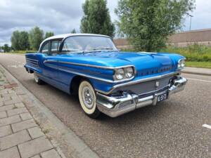 Image 4/34 of Oldsmobile Series 88 Holiday Hardtop (1958)
