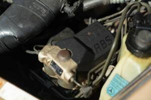 Image 45/46 de Mercedes-Benz 300 CE (1988)