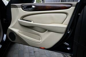 Image 45/50 of Jaguar XJ 8 4.2 (2006)