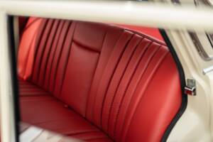 Image 40/42 of Mercedes-Benz 220 SE b (1965)