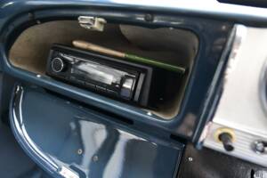 Image 40/50 of Morris Minor 1000 Traveller (1969)