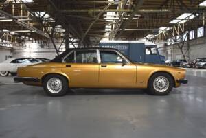 Image 8/47 of Daimler Sovereign 4.2 (1982)
