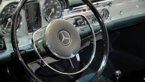 Image 19/35 of Mercedes-Benz 230 SL (1964)