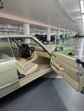 Immagine 6/20 di Mercedes-Benz 350 SLC (1973)